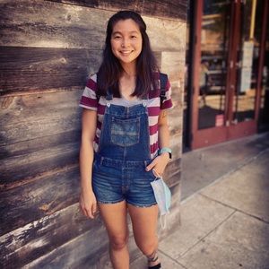 Meet your Posher, Adrianne